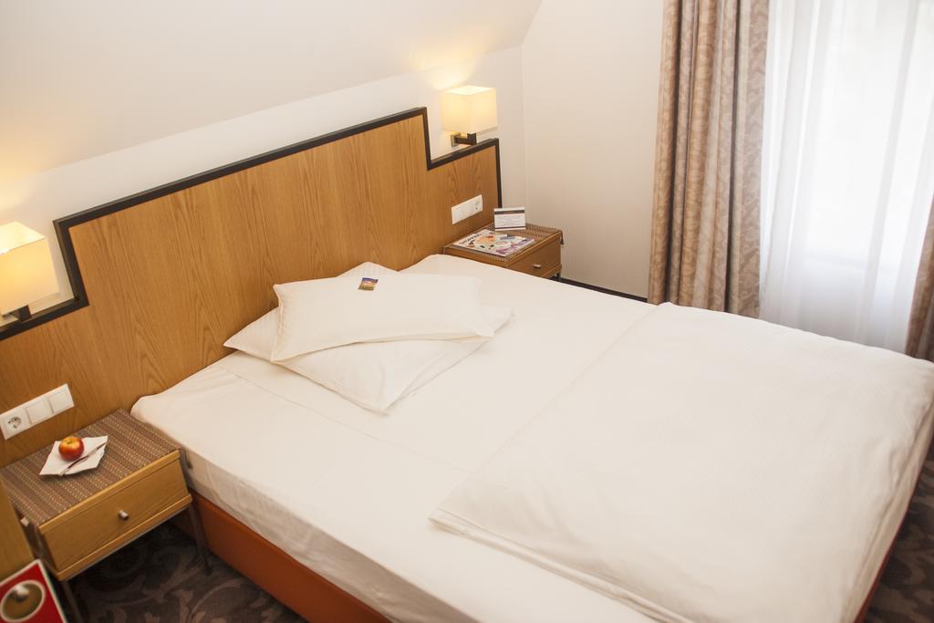 Hotel Haus Berlin Бонн Номер фото