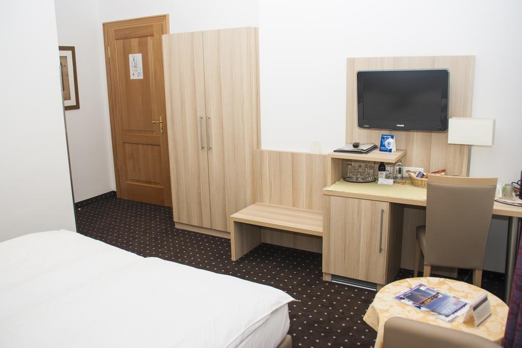 Hotel Haus Berlin Бонн Номер фото